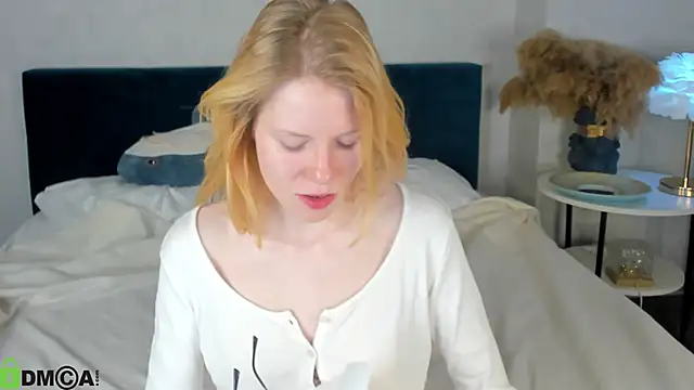 Esme Runn online show from April 28, 3:11 am