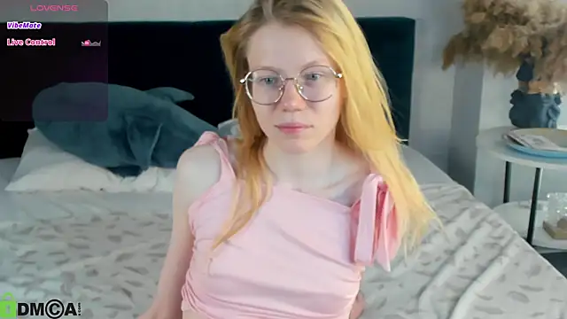 Esme Runn online show from May 6, 3:02 am