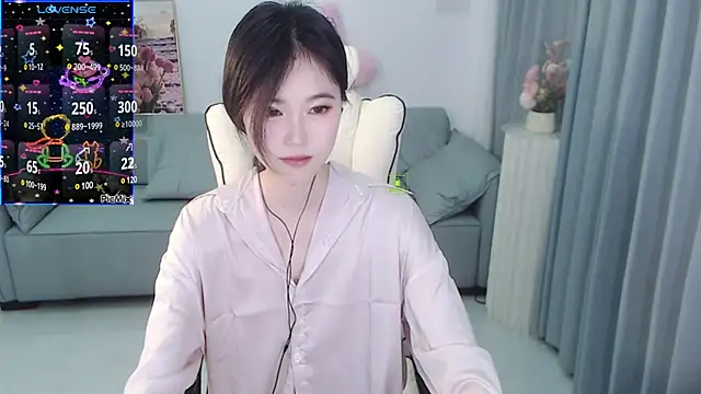 Snapshot of YiJin-a chatting on December 24, 2:10 am YiJin-a online show from December 24, 2:10 am