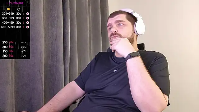 Snapshot of KingMarti chatting on February 4, 12:38 am KingMarti online show from February 4, 12:38 am