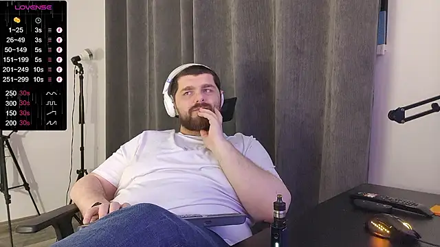 Snapshot of KingMarti chatting on February 13, 6:31 am KingMarti online show from February 13, 6:31 am