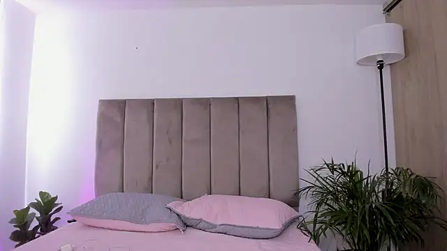 Niicoleta online show from October 31, 6:09 pm