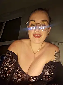 lindsay 33off online show from November 9, 9:02 pm