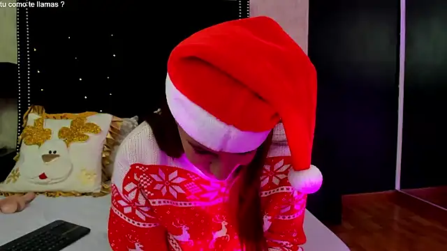 Snapshot of RoxieJackson chatting on December 14, 2:53 pm RoxieJackson online show from December 14, 2:53 pm