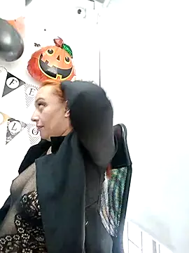 Snapshot of RoxieJackson chatting on October 21, 1:01 pm RoxieJackson online show from October 21, 1:01 pm