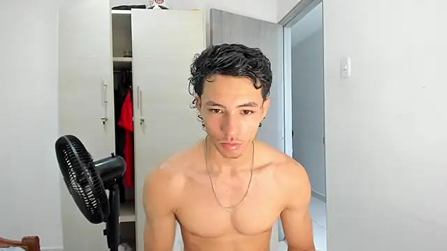 Snapshot of enzo_sloran chatting on May 26, 3:19 pm enzo sloran online show from May 26, 3:19 pm