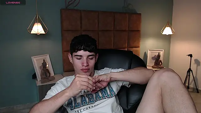 AlejooTwink online show from February 12, 9:22 pm