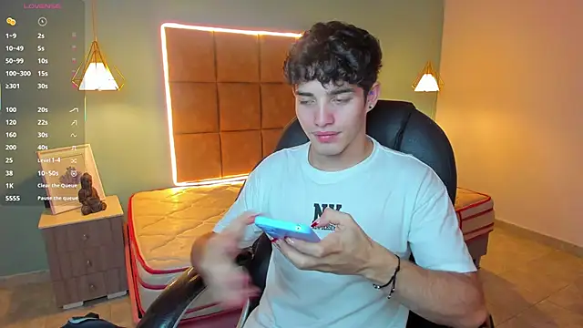 AlejooTwink online show from October 11, 1:05 am