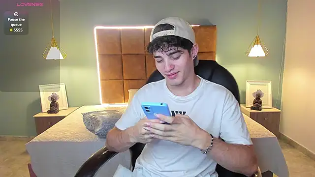 AlejooTwink online show from November 13, 2:32 am