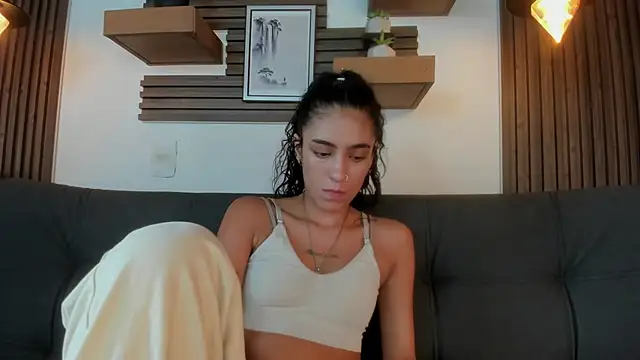 Layla 707 online show from September 15, 10:10 pm