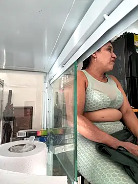 siri duque online show from October 31, 8:32 pm