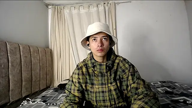 Yellowpokemon23 online show from November 12, 5:19 am