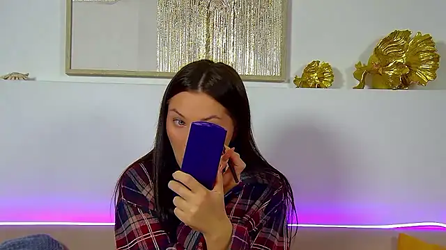 AlexandraBloom online show from November 6, 6:20 pm