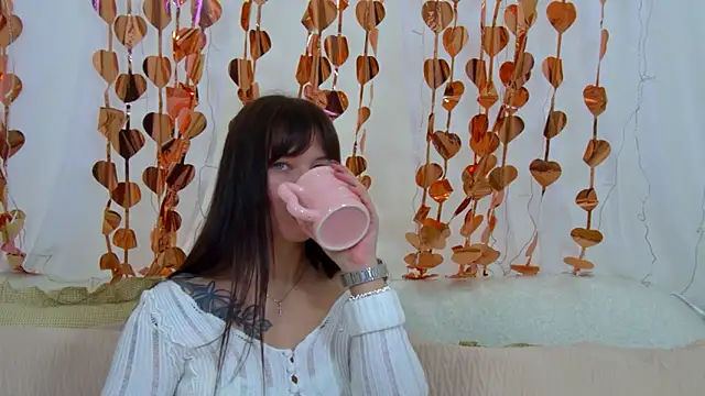 AlexandraBloom online show from February 15, 6:59 pm