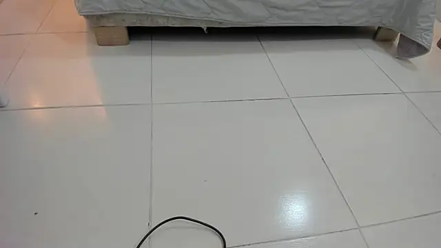 Snapshot of Slut_Milf_ chatting on December 31, 11:31 am Slut Milf  online show from December 31, 11:31 am