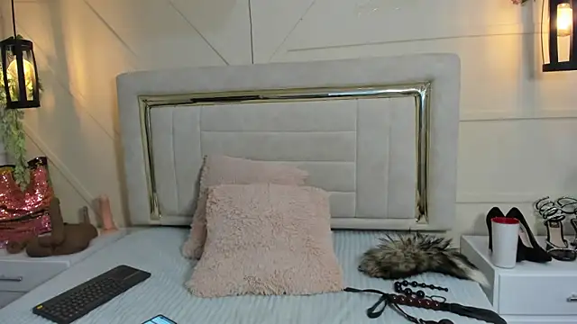 Snapshot of Slut_Milf_ chatting on February 5, 7:42 pm Slut Milf  online show from February 5, 7:42 pm