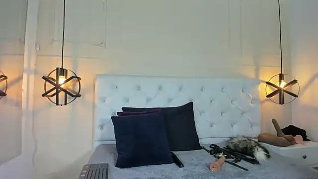 Snapshot of Slut_Milf_ chatting on February 8, 10:19 pm Slut Milf  online show from February 8, 10:19 pm