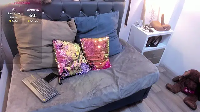 Snapshot of Slut_Milf_ chatting on February 22, 7:47 pm Slut Milf  online show from February 22, 7:47 pm