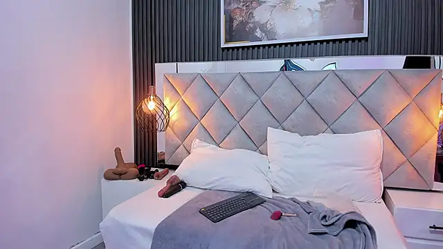 Slut Milf  online show from November 4, 7:24 pm