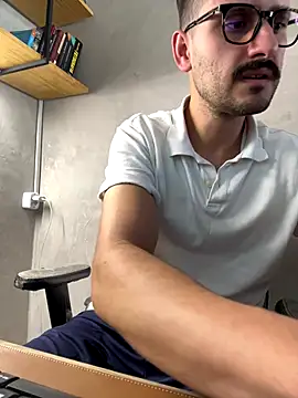 Snapshot of Superdad chatting on September 12, 5:13 pm Superdad online show from September 12, 5:13 pm