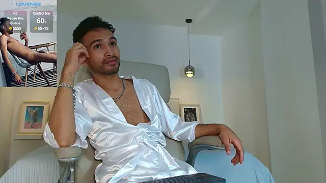 Snapshot of _miguel0 chatting on March 4, 10:27 pm miguel0 online show from March 4, 10:27 pm