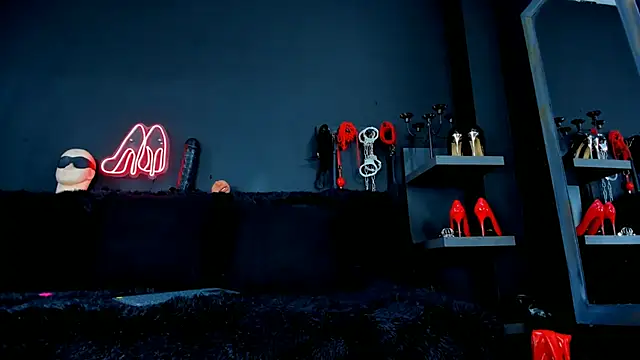 DelaneyStone online show from September 18, 3:03 pm