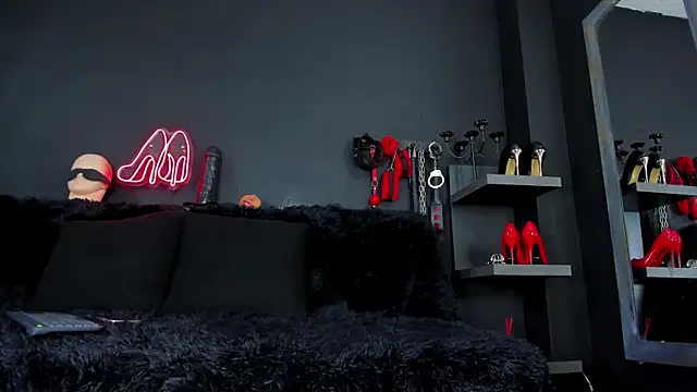 DelaneyStone online show from October 7, 9:01 pm