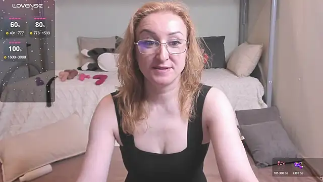 Snapshot of MadissonKiss chatting on April 30, 11:53 pm MadissonKiss online show from April 30, 11:53 pm