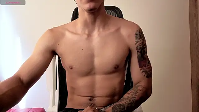 Cristopher23  online show from October 28, 1:58 pm