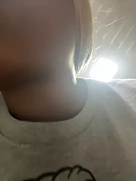 Snapshot of Lilybaudinx96 chatting on February 3, 1:05 pm Lilybaudinx96 online show from February 3, 1:05 pm