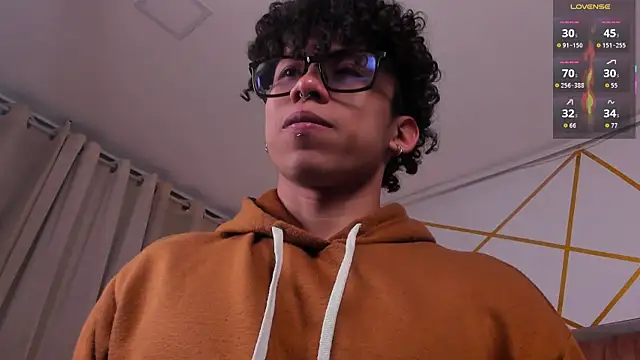 AkazaBoy  online show from April 9, 5:07 am