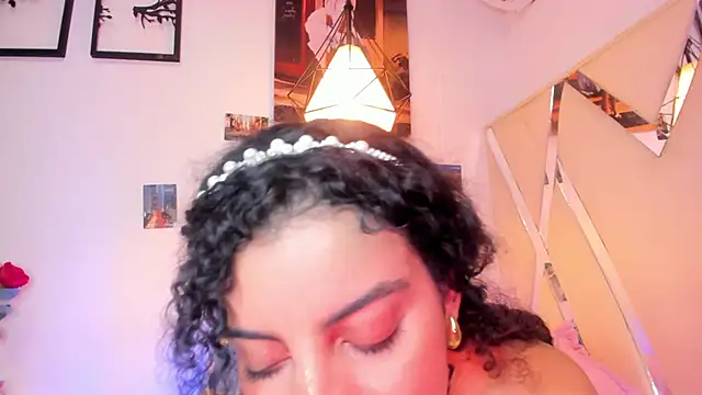 Snapshot of CurlyRose__ chatting on March 16, 12:12 am CurlyRose   online show from March 16, 12:12 am
