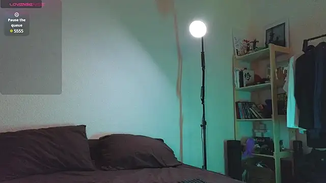 Snapshot of Space_X_Roxy_ chatting on February 17, 5:43 pm Space X Roxy online show from February 17, 5:43 pm