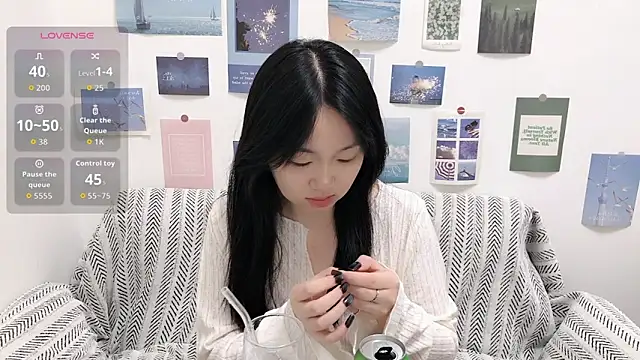 Snapshot of LiLiYbaby chatting on September 12, 6:13 am LiLiYbaby online show from September 12, 6:13 am