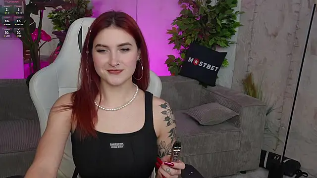 Magnetic Mia  online show from January 14, 12:33 am