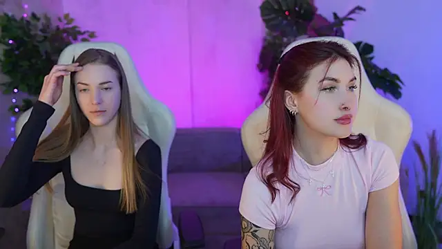 Magnetic Mia  online show from March 20, 11:45 pm