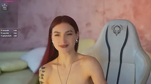 Snapshot of Magnetic_Mia_ chatting on February 3, 6:40 am Magnetic Mia online show from February 3, 6:40 am