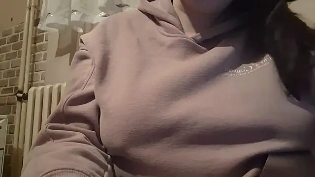 AalinnaK online show from February 18, 4:16 pm