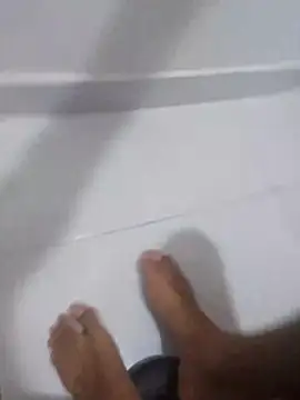 alvaroenriqe23 online show from October 25, 7:19 pm