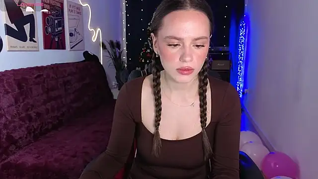 Emillias online show from December 19, 7:59 am