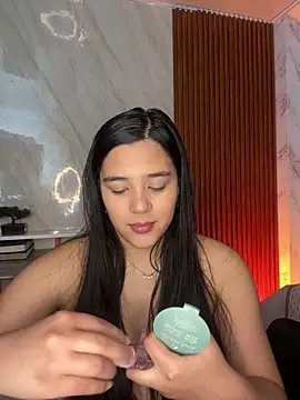 Snapshot of floriamANDjazmin chatting on May 5, 7:11 pm floriamANDjazmin online show from May 5, 7:11 pm