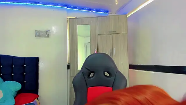 Hellen moons   online show from September 26, 7:07 pm