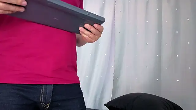 Chrisda18 online show from March 9, 6:01 pm