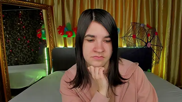  Polly Love  online show from April 5, 6:10 am