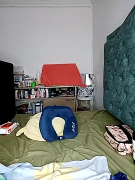 KimPielCanela online show from February 15, 9:15 pm