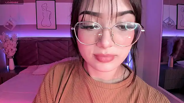 Megan mooree  online show from January 29, 7:00 pm