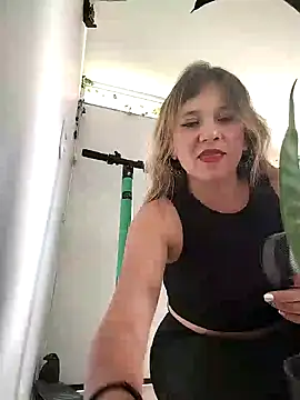 Snapshot of ELEKTRA-LUXURY chatting on March 2, 6:08 pm ELEKTRA-LUXURY online show from March 2, 6:08 pm