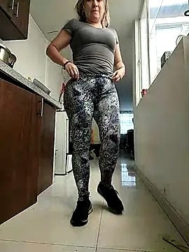 Snapshot of ELEKTRA-LUXURY chatting on March 20, 3:36 pm ELEKTRA-LUXURY online show from March 20, 3:36 pm