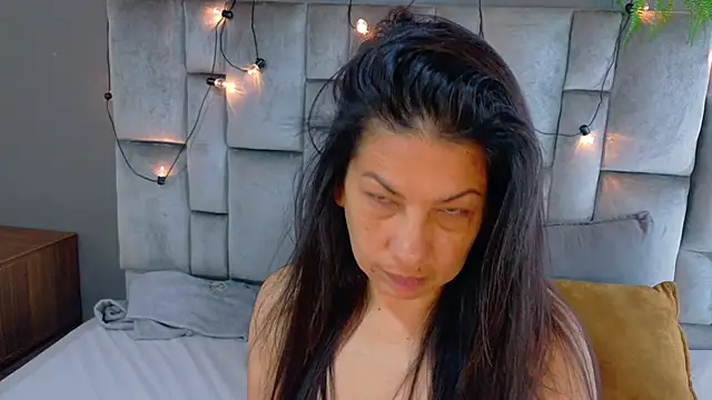 JaylaScott   online show from April 10, 11:48 am