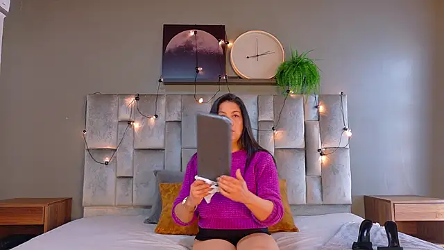 JaylaScott   online show from April 11, 11:36 am